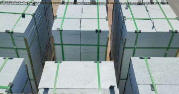 邢台 芝麻白花岗岩5公分地铺石 花岗岩厂家工厂装车日常