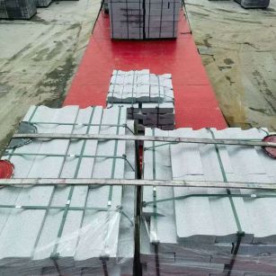 邢台 芝麻白仿形加直形路沿石出货日常