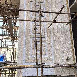 邢台 黄金麻花岗岩别墅外墙干挂回纹造型效果