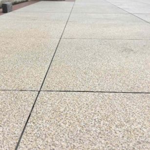 邢台 黄金麻花岗岩石板材荔枝面地面铺装效果
