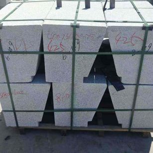 邢台 芝麻白异形坐凳，石凳