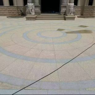 邢台 黄金麻芝麻灰花岗岩石材地铺拼接效果