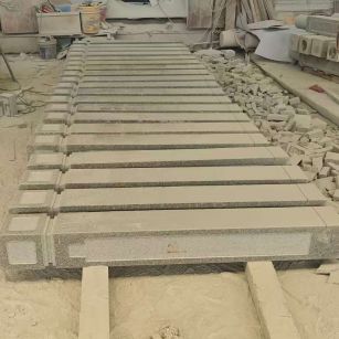 邢台 芝麻白异形加工雕刻-栏杆大柱，方柱