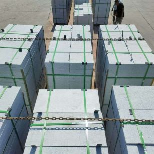 邢台 芝麻白花岗岩5公分地铺石 花岗岩厂家工厂装车日常