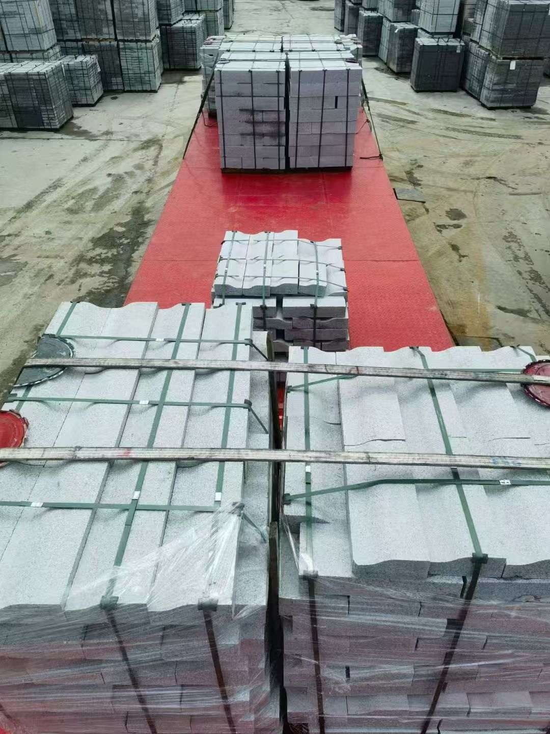 邢台 芝麻白仿形加直形路沿石出货日常