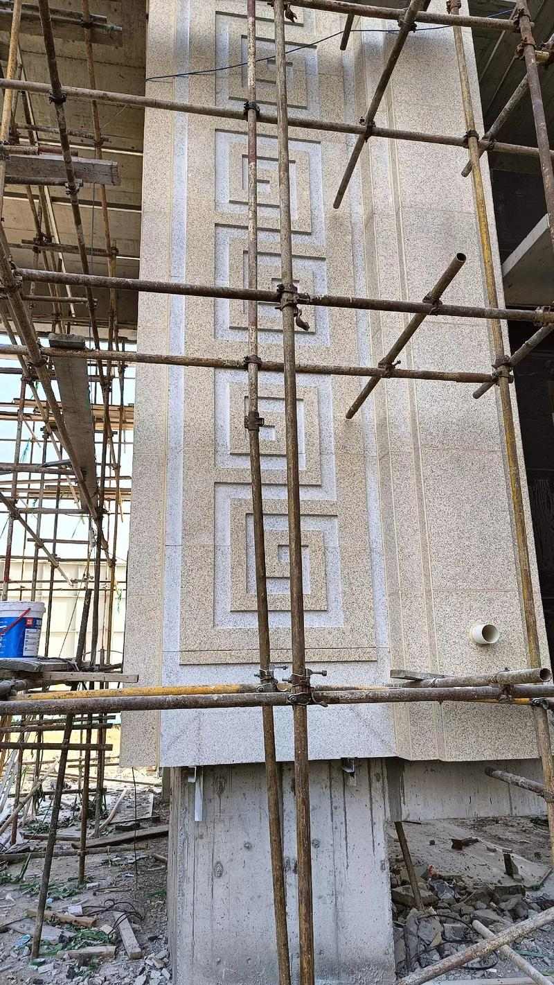 邢台 黄金麻花岗岩别墅外墙干挂回纹造型效果