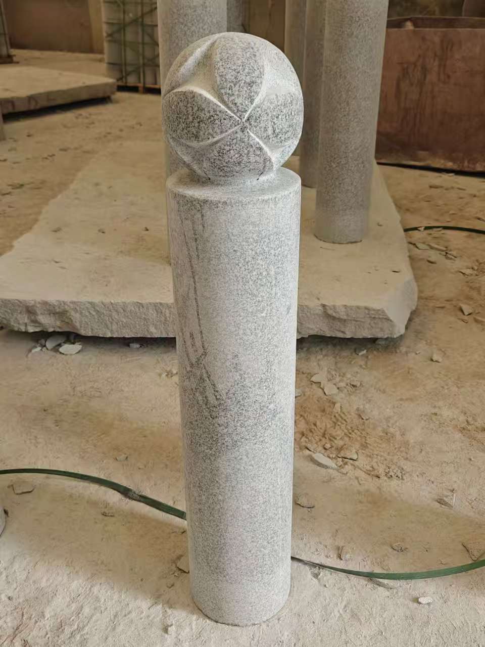 邢台 芝麻白花岗岩石材挡车石柱、停车柱、圆柱挡车柱、方柱挡车柱等