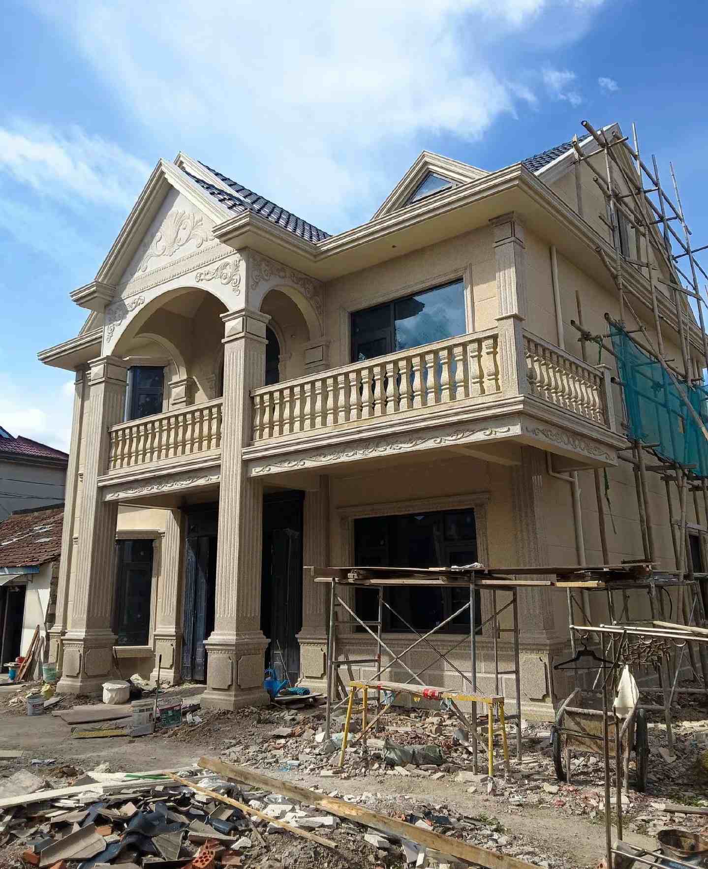 邢台 黄金麻花岗岩石材私人别墅雕花门楼柱阳台栏杆