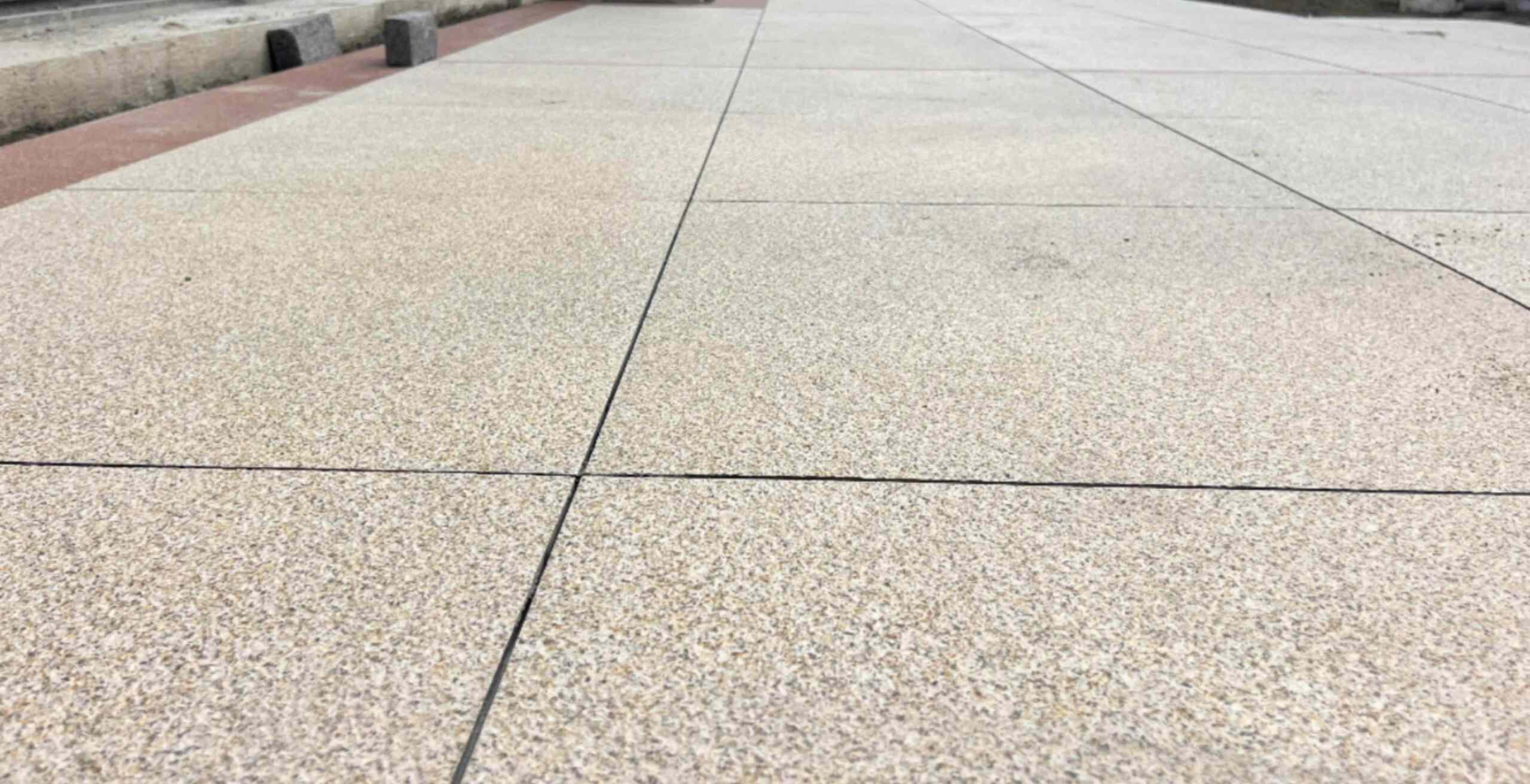 邢台 黄金麻花岗岩石板材荔枝面地面铺装效果