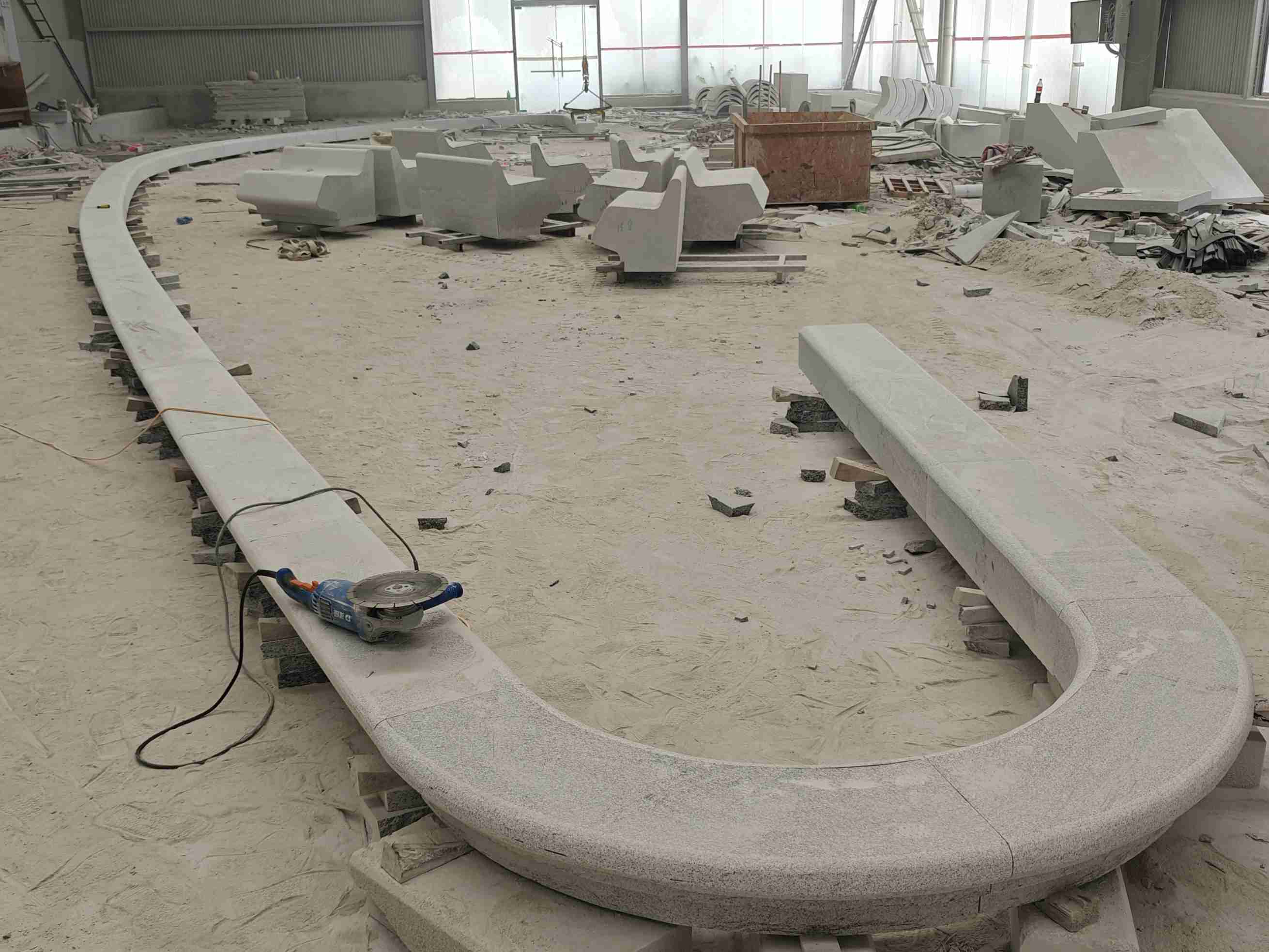 邢台 芝麻白花岗岩弧形花坛石，坐凳石