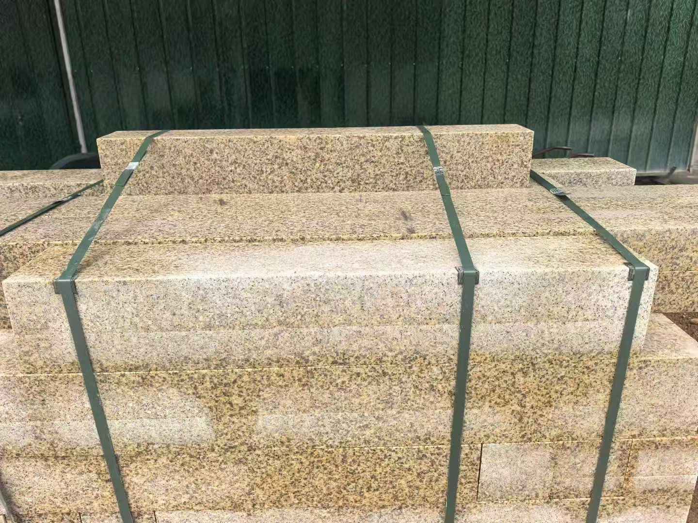 邢台 黄金麻花岗岩石材机切面栏杆料半成品