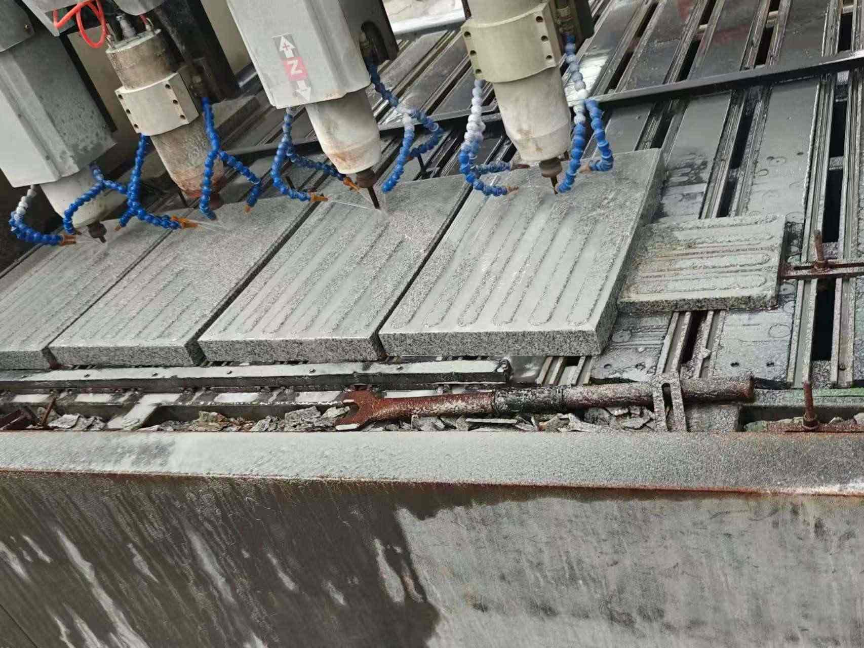 邢台 芝麻白花岗岩荔枝面盲道雕刻