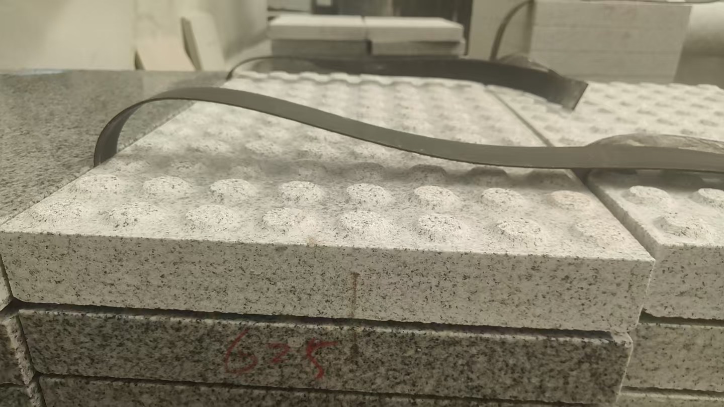 邢台 芝麻白花岗岩6.0公分荔枝面五轴加工雕刻盲点