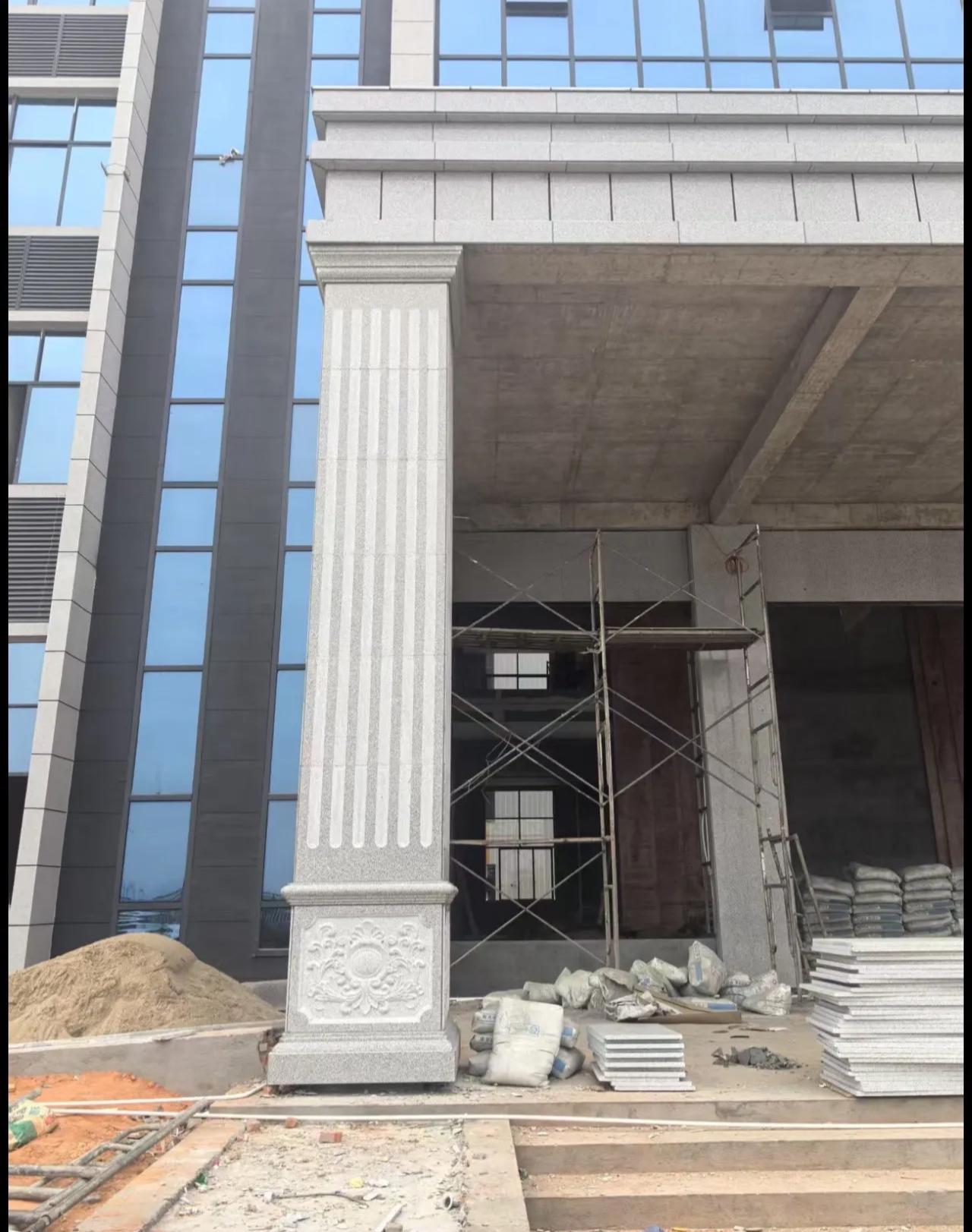 邢台 芝麻白光面花岗岩门楼大柱（罗马柱）配雕花底座