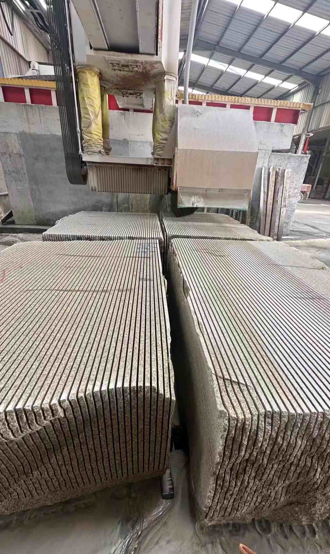 邢台 车间生产日常，黄金麻白麻花岗岩