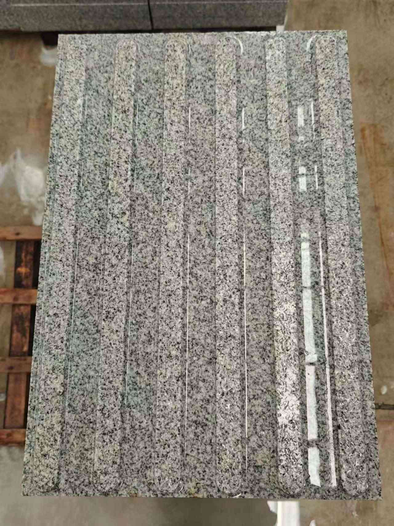 邢台 芝麻白花岗岩荔枝面雕刻盲道，盲条