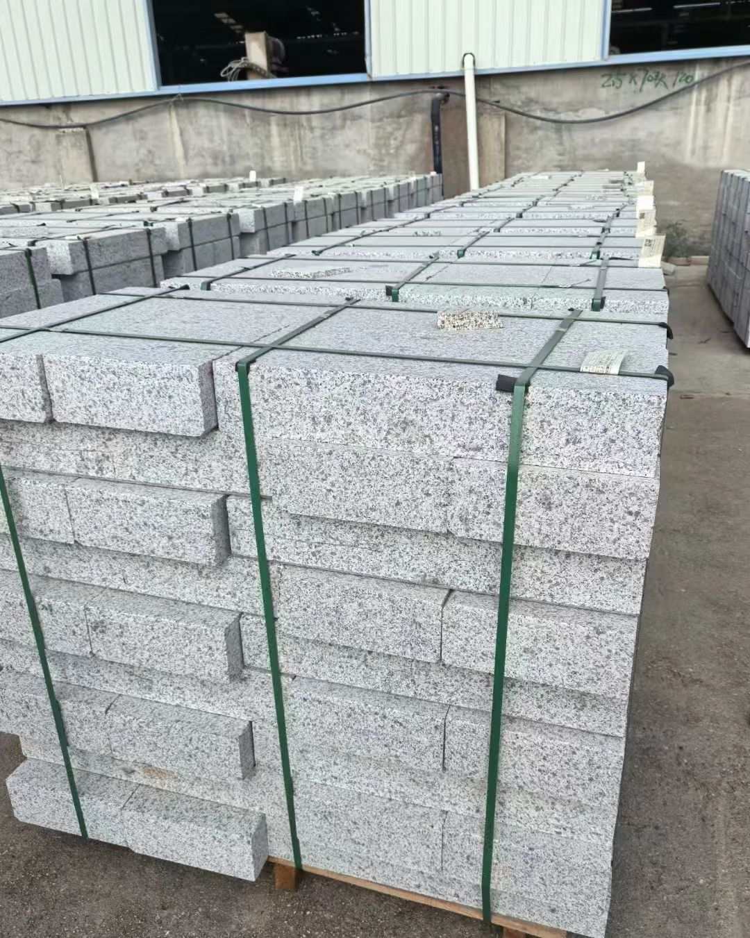 邢台 白麻花岗岩路沿石，弧形路沿石，道牙石，马路牙子，界石，路缘石，平沿石，直岩石，平缘石等