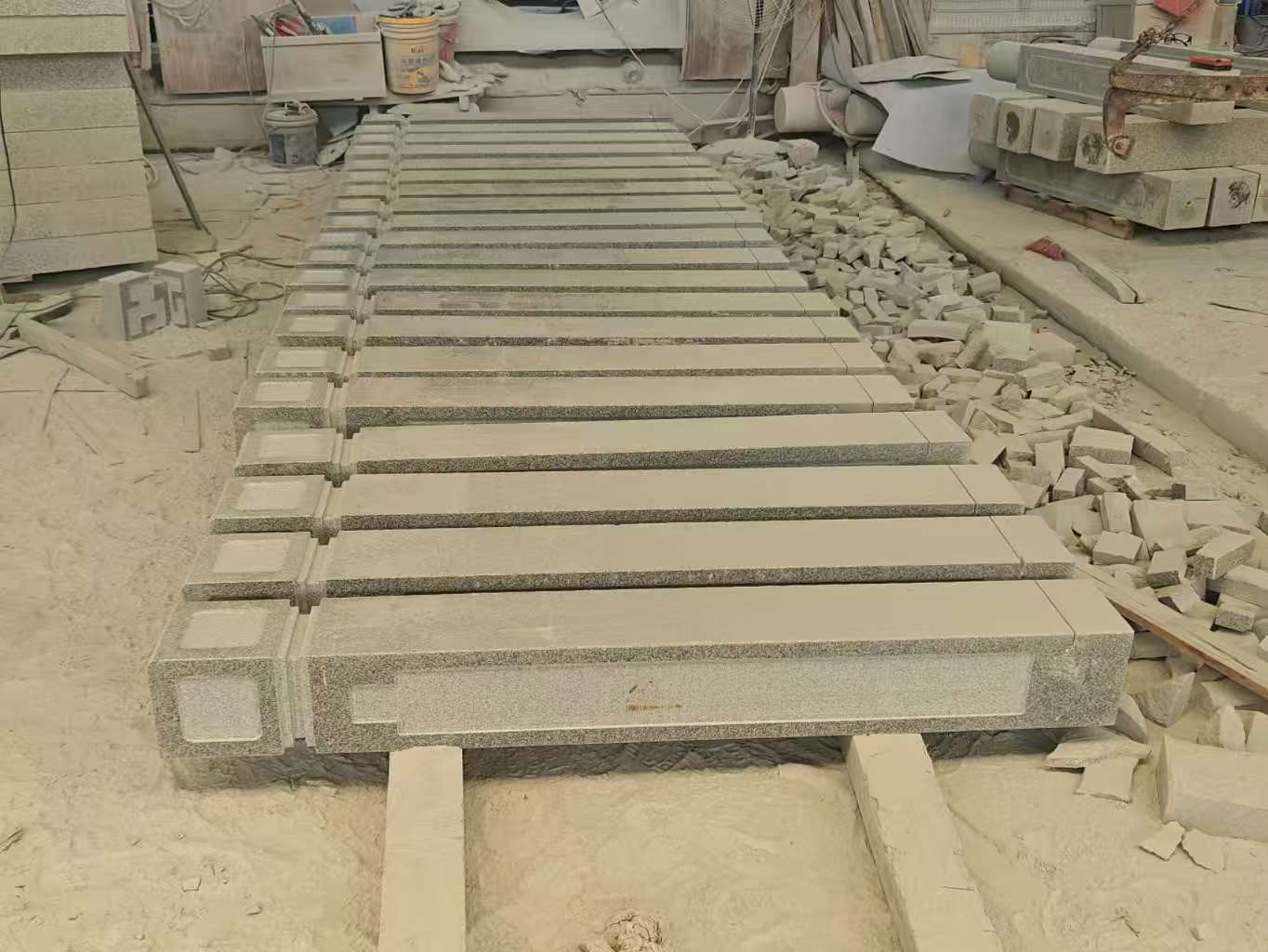 邢台 芝麻白异形加工雕刻-栏杆大柱，方柱