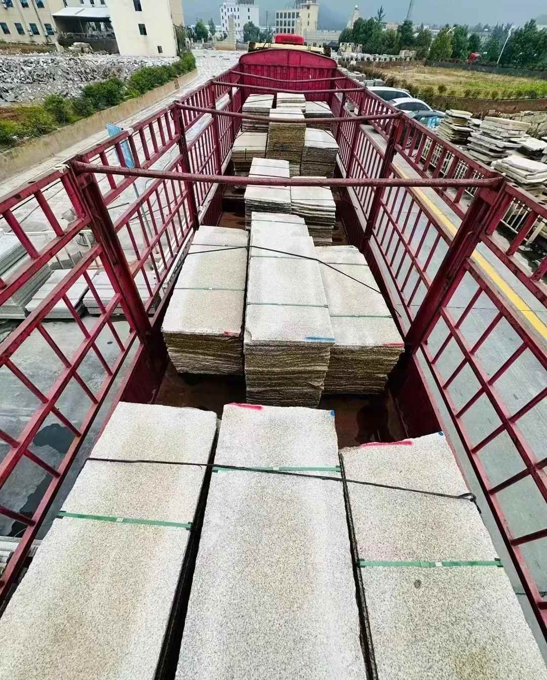 邢台 黄金麻花岗岩荔枝面，光面毛板装车完成