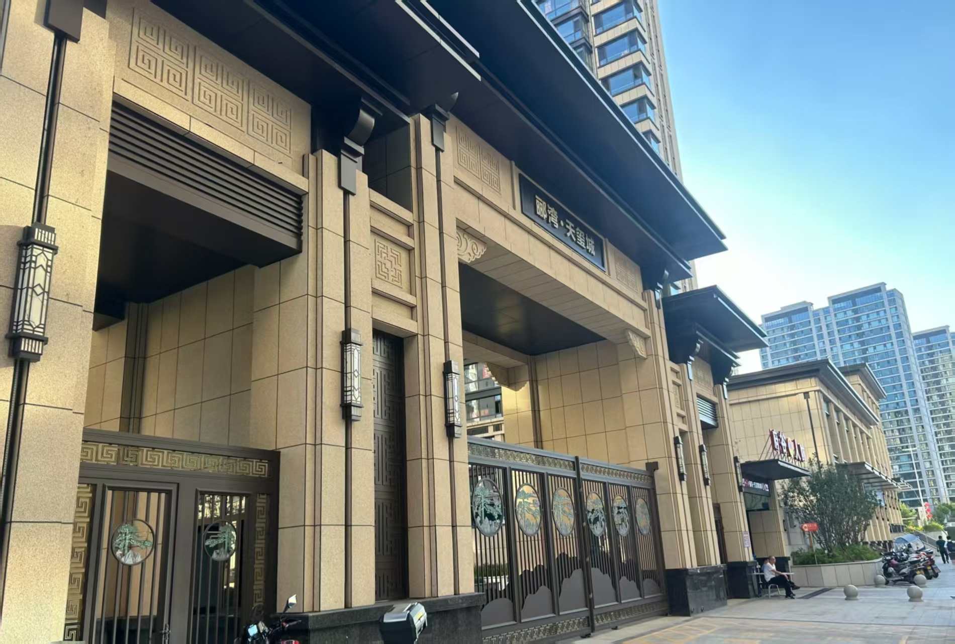 邢台 黄金麻花岗岩荔枝面小区门楼外墙干挂