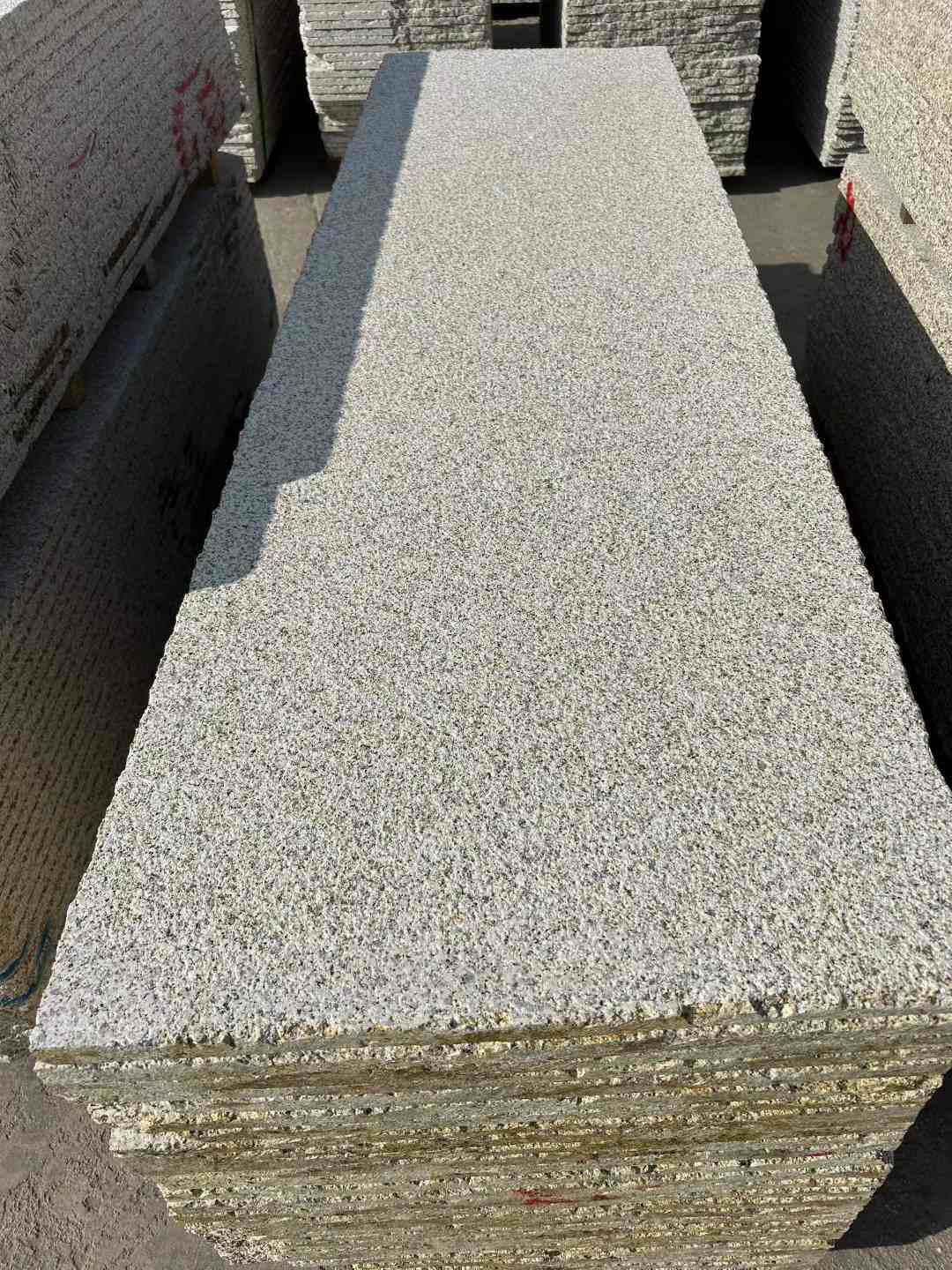 邢台 黄金麻花岗岩荔枝面毛板，半成品