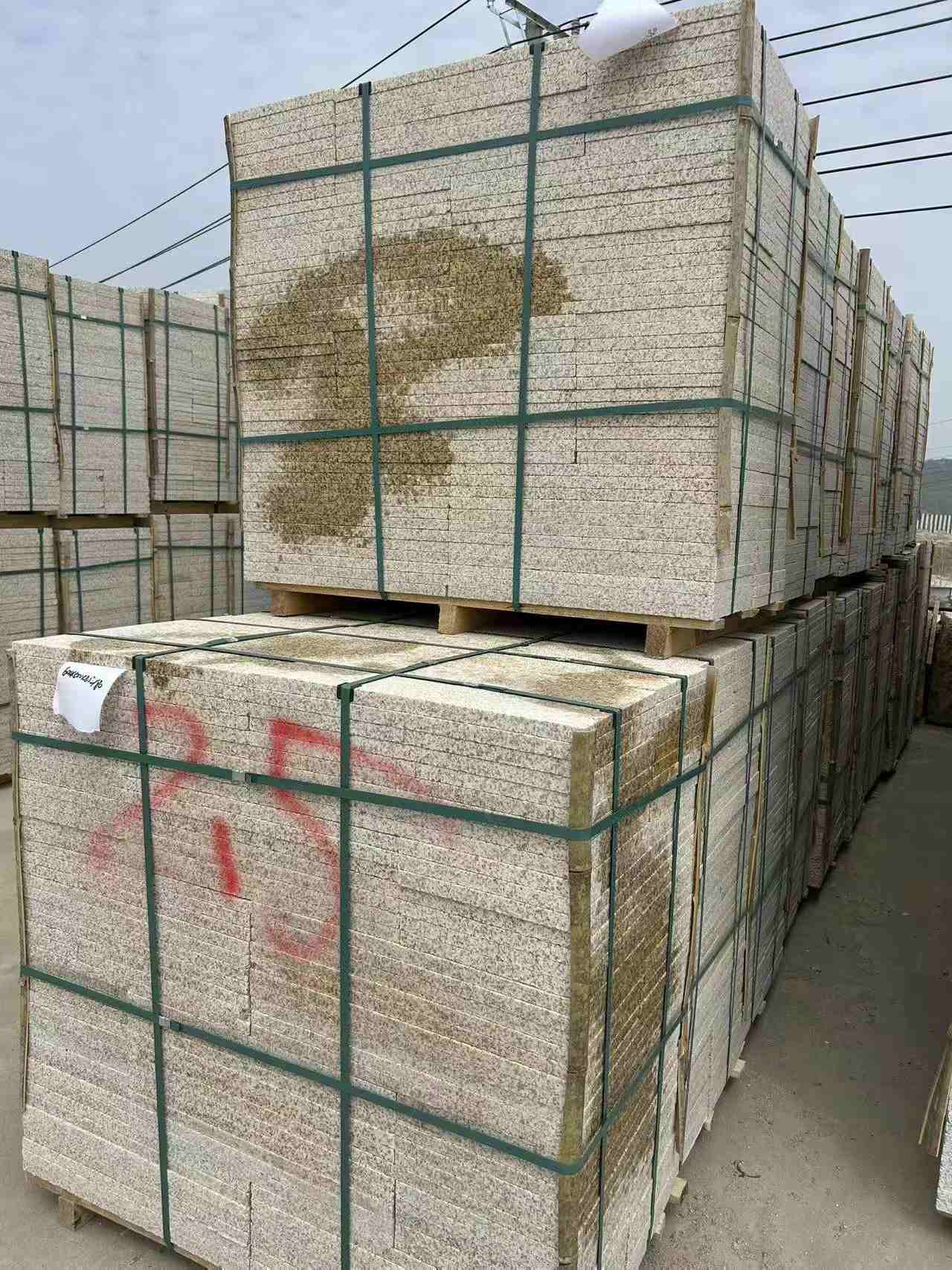 邢台 黄金麻花岗岩石材荔枝面地铺石2.5*300*600