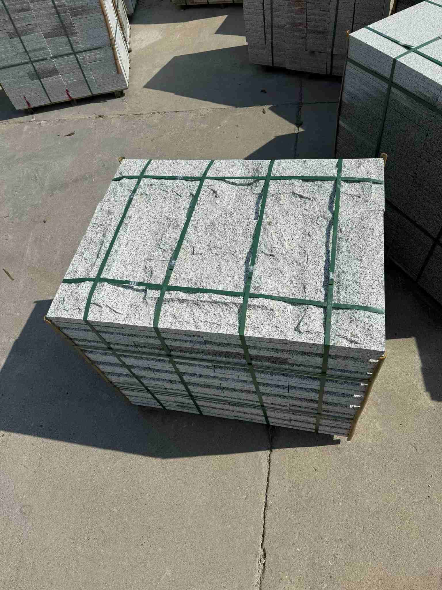 邢台 白麻花岗岩石材自然面蘑菇石成品