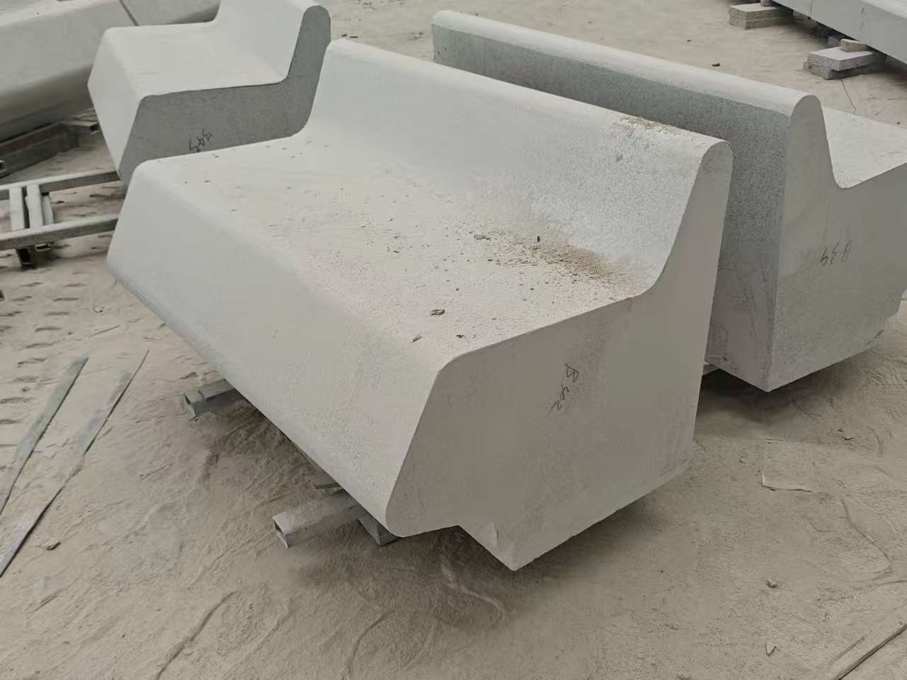 邢台 芝麻白花岗岩异形坐凳，石凳