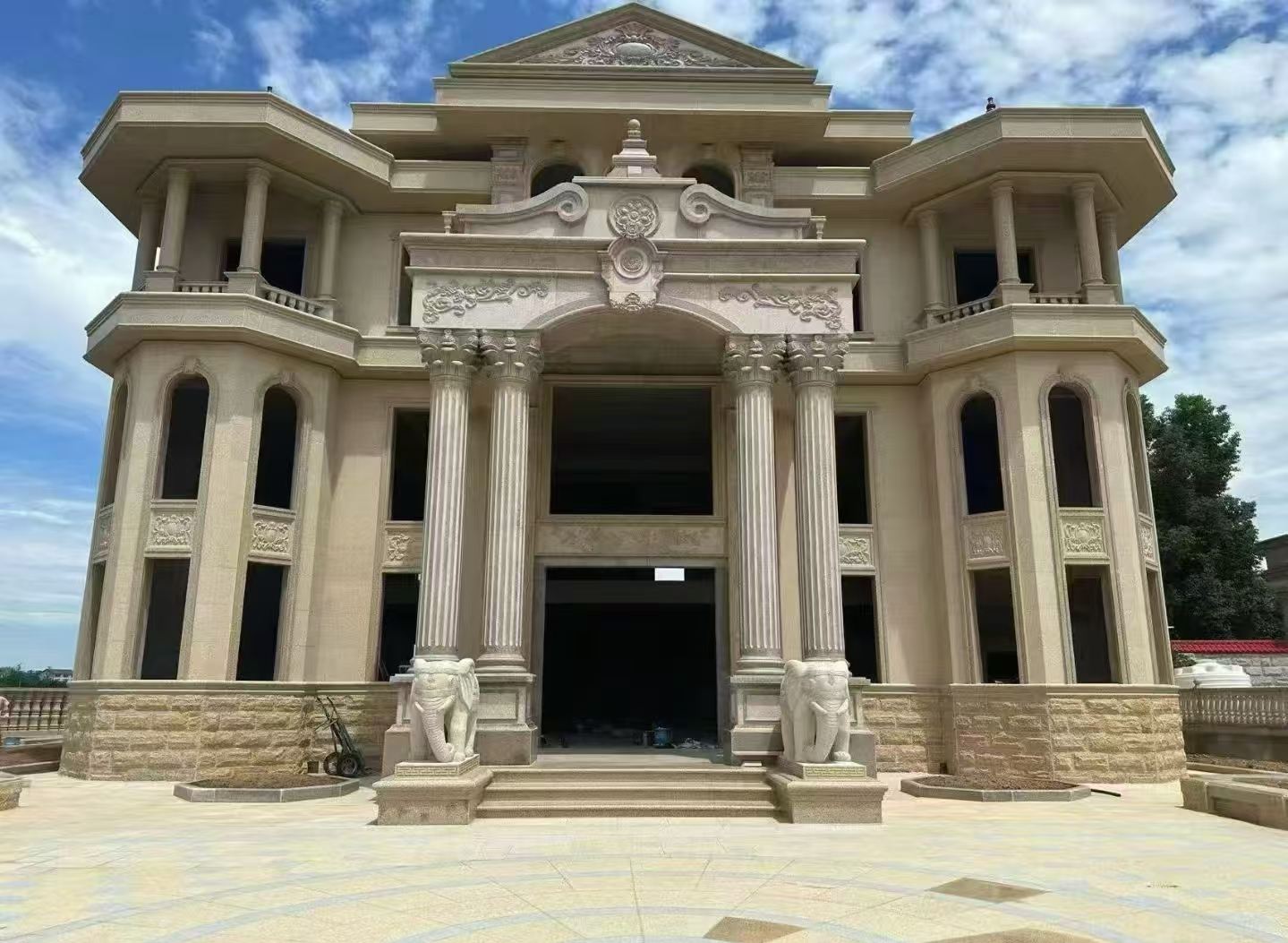 邢台 黄金麻别墅外墙干挂，大柱，大象，蘑菇石，雕花板