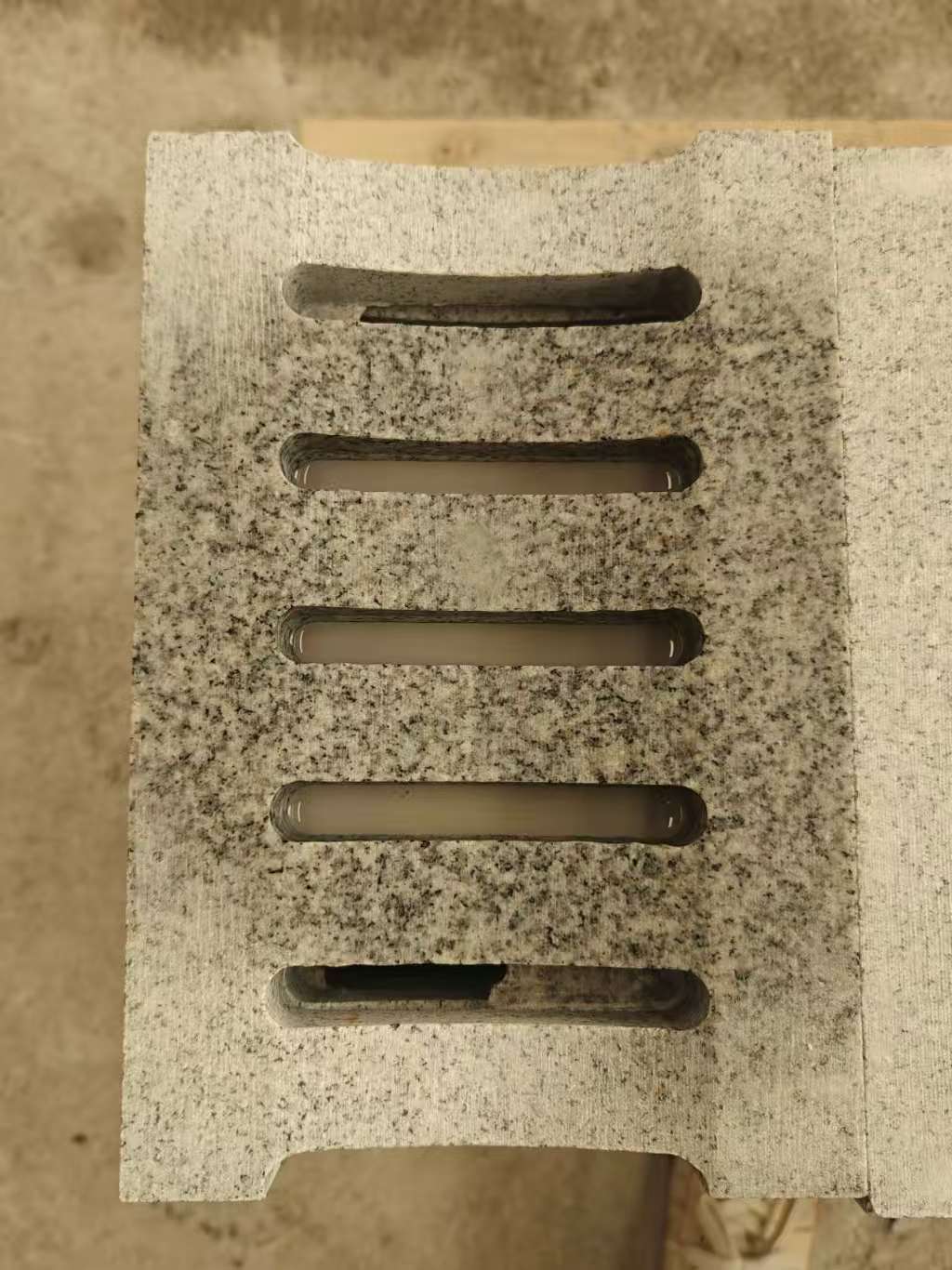 邢台 芝麻白拉丝面花岗岩U型开槽排水槽